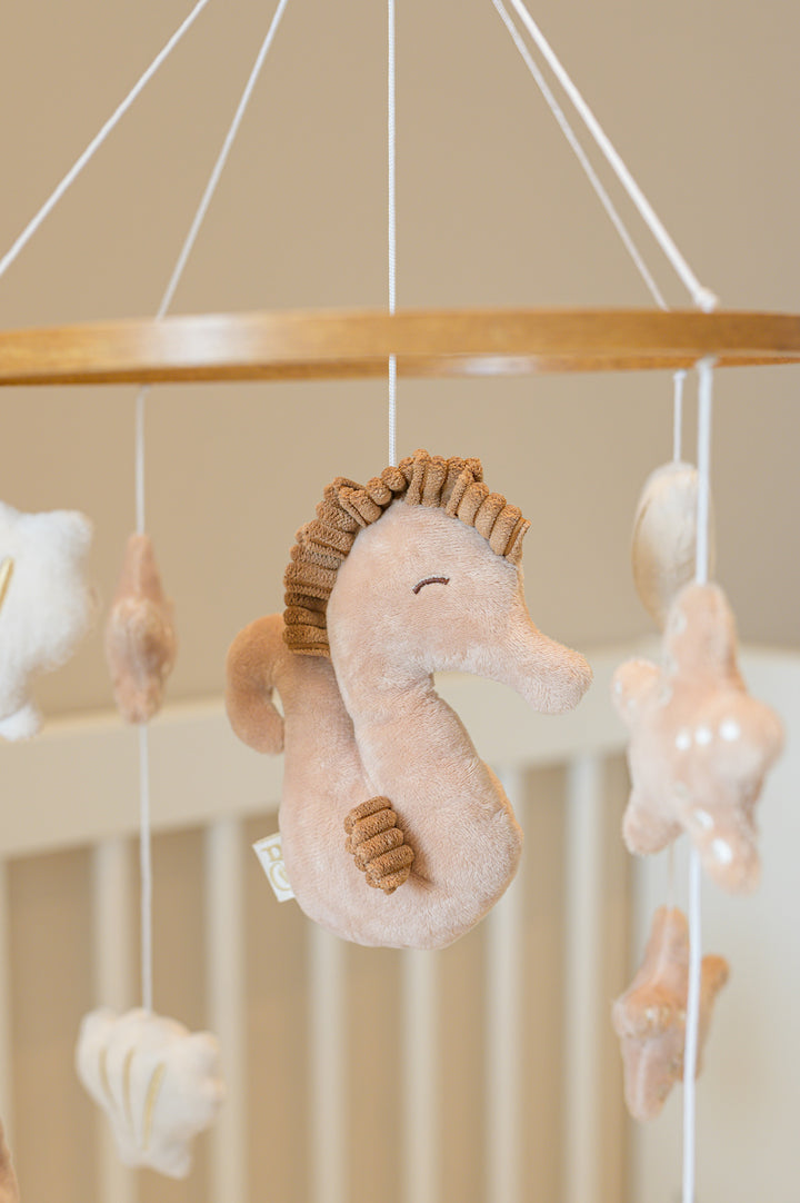 Close-up of Babiem musical mobile Zoë highlighting the plush seahorse as the centerpiece of this dreamy design.